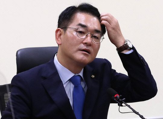 더불어민주당 박용진 당 대표 후보가 11일 오전 국회 의원회관에서 기자간담회를 하고 있다. 연합뉴스